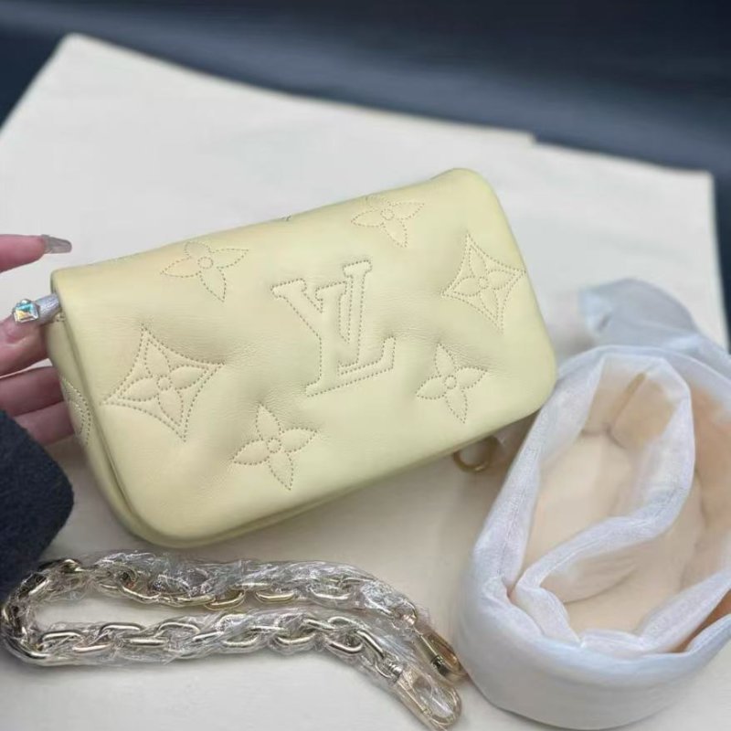 Lv wallt on strap logo 香蕉黃 全皮壓紋 小牛皮 全新 配件塵袋(細節私訊)-4