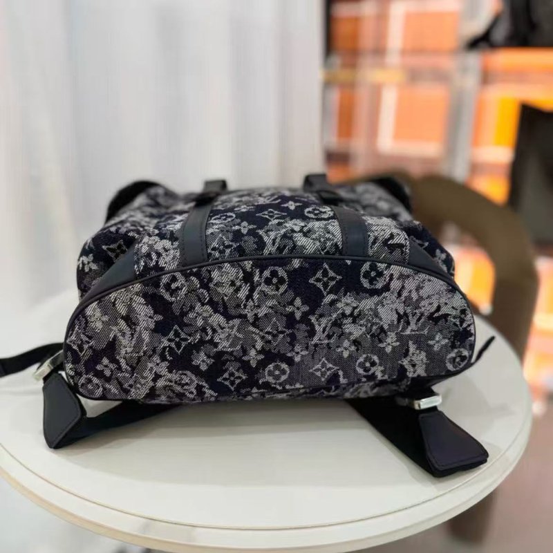 Lv christopher 暈染藍色丹寧後背包 99新 配件塵袋-4