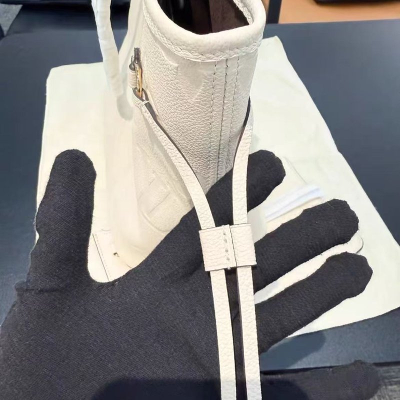 Lv neverfull 奶白色全皮壓紋 中號 全新 配件塵袋購證-4