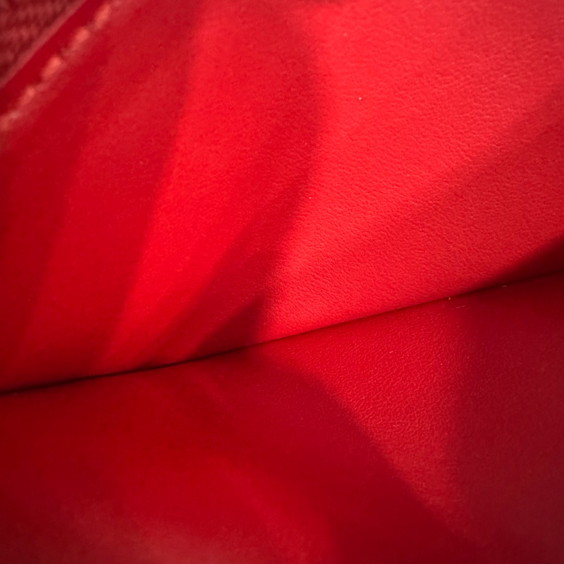 LV m61181 紅色牛皮壓紋金釦信封長夾 sarah-24