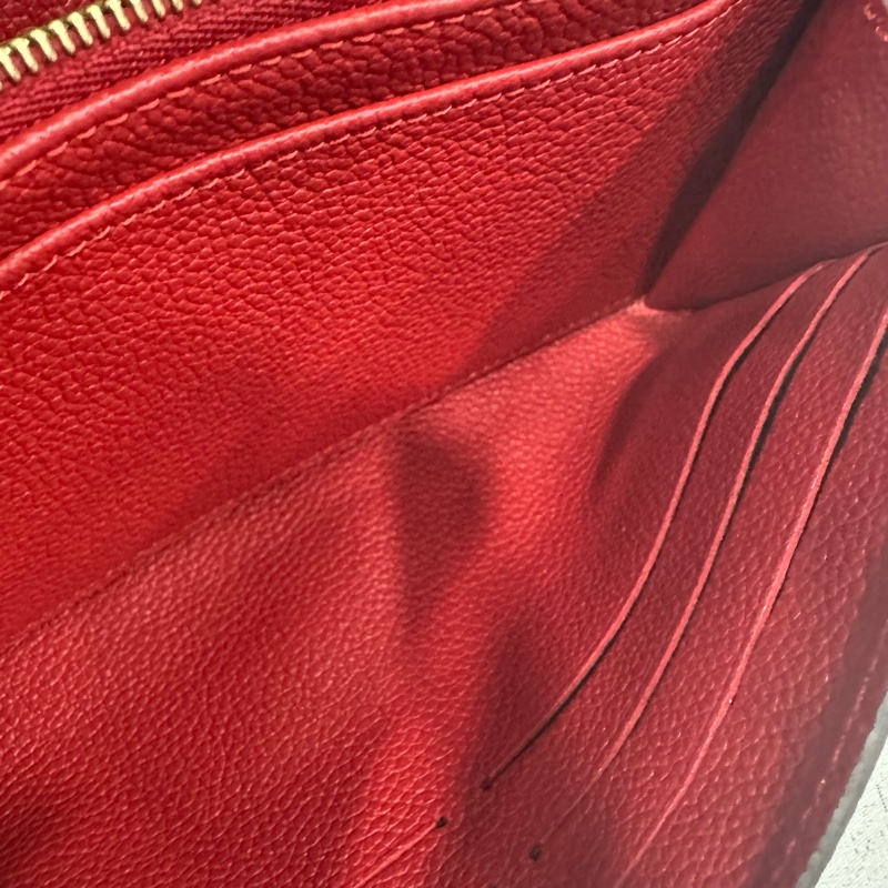 LV m61181 紅色牛皮壓紋金釦信封長夾 sarah-29