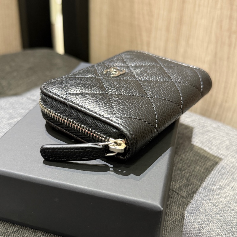 全新全配 CHANEL 黑色荔枝牛皮銀釦後口袋拉鍊卡片零錢包 AP0216-3