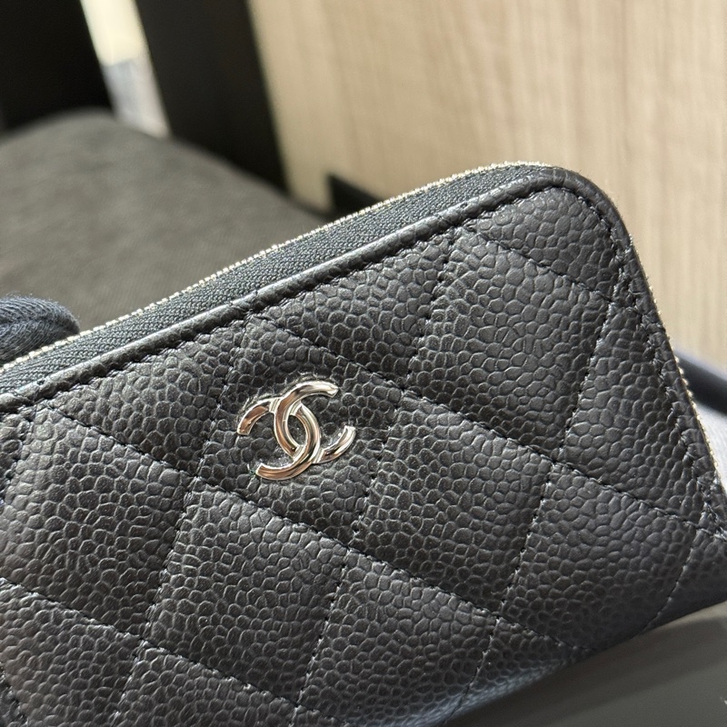 全新全配 CHANEL 黑色荔枝牛皮銀釦後口袋拉鍊卡片零錢包 AP0216-4