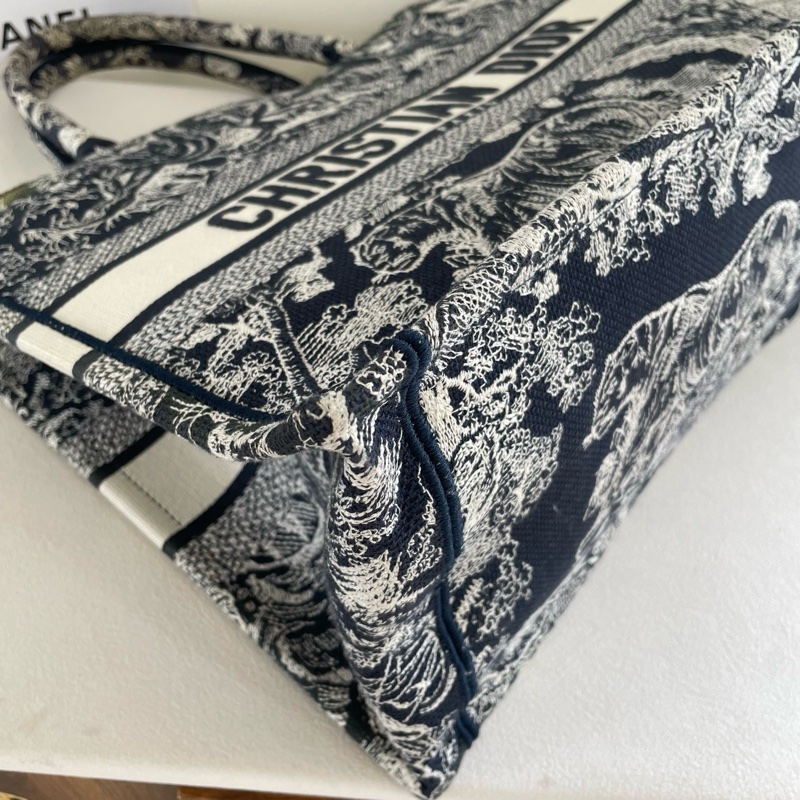DIOR迪奧 BookTote 托特包系列 老虎圖案茹伊印花深色背景大容量刺繡 刺繡 托特包Tote包購物袋單肩手提包 中號 女款 藍色-4