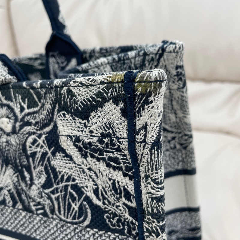 DIOR迪奧 BookTote 托特包系列 老虎圖案茹伊印花深色背景大容量刺繡 刺繡 托特包Tote包購物袋單肩手提包 中號 女款 藍色-10