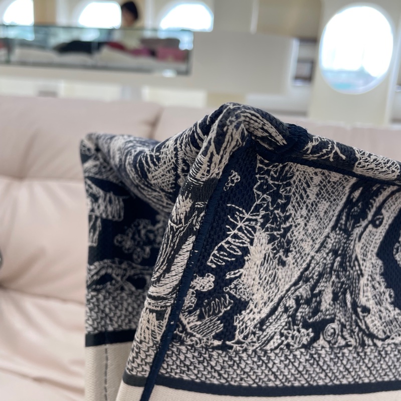 DIOR迪奧 BookTote 托特包系列 老虎圖案茹伊印花深色背景大容量刺繡 刺繡 托特包Tote包購物袋單肩手提包 中號 女款 藍色-15