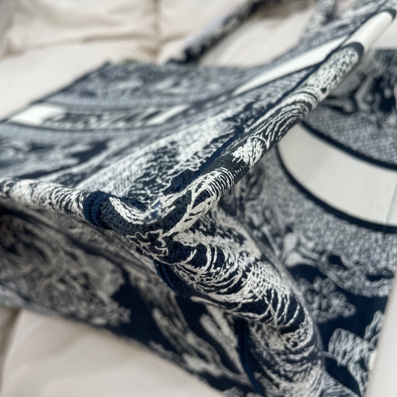 DIOR迪奧 BookTote 托特包系列 老虎圖案茹伊印花深色背景大容量刺繡 刺繡 托特包Tote包購物袋單肩手提包 中號 女款 藍色-16