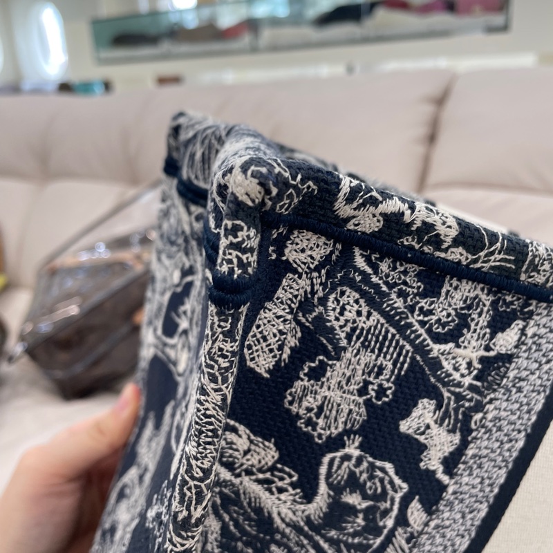 DIOR迪奧 BookTote 托特包系列 老虎圖案茹伊印花深色背景大容量刺繡 刺繡 托特包Tote包購物袋單肩手提包 中號 女款 藍色-17