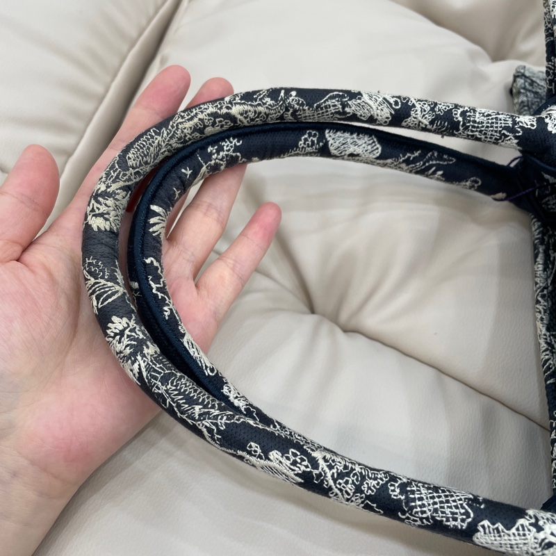 DIOR迪奧 BookTote 托特包系列 老虎圖案茹伊印花深色背景大容量刺繡 刺繡 托特包Tote包購物袋單肩手提包 中號 女款 藍色-20