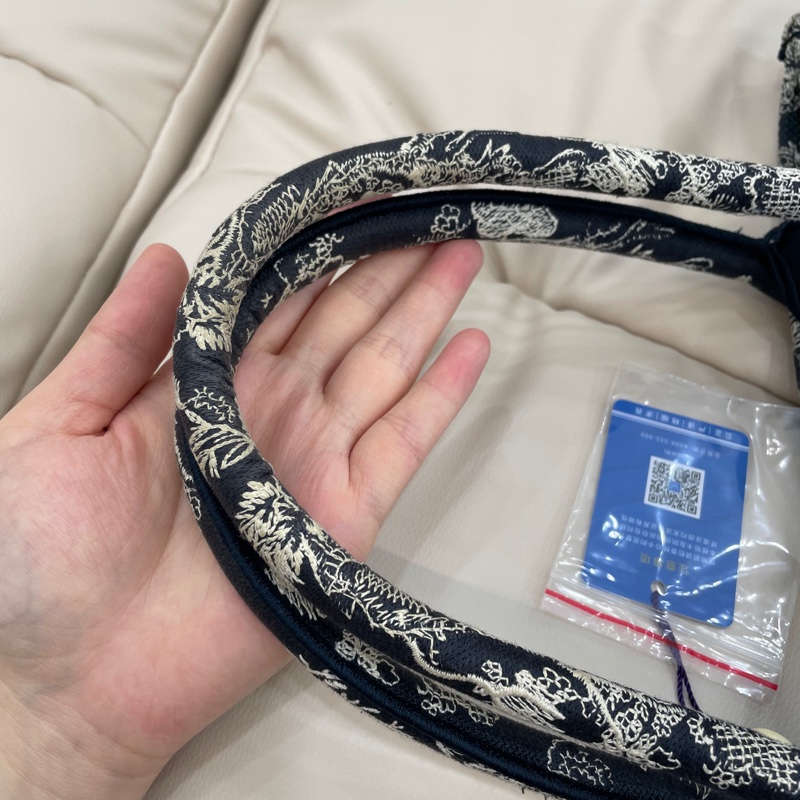 DIOR迪奧 BookTote 托特包系列 老虎圖案茹伊印花深色背景大容量刺繡 刺繡 托特包Tote包購物袋單肩手提包 中號 女款 藍色-21