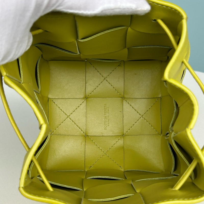 BV葆蝶家 奇異果綠水桶 肩背包 斜背包 斜挎包 尺寸18*14cm-5