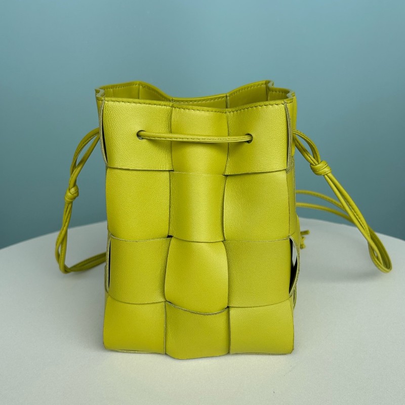 BV葆蝶家 奇異果綠水桶 肩背包 斜背包 斜挎包 尺寸18*14cm-6