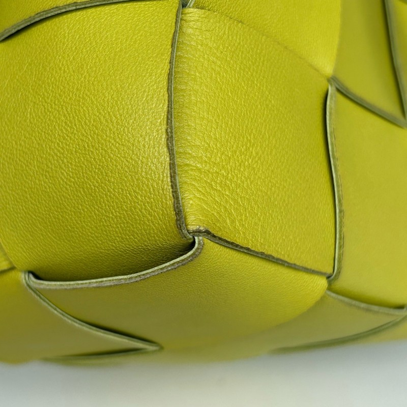 BV葆蝶家 奇異果綠水桶 肩背包 斜背包 斜挎包 尺寸18*14cm-12