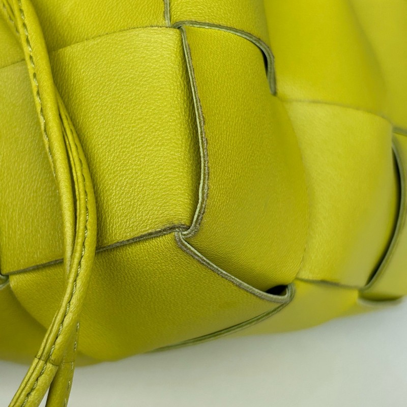 BV葆蝶家 奇異果綠水桶 肩背包 斜背包 斜挎包 尺寸18*14cm-14