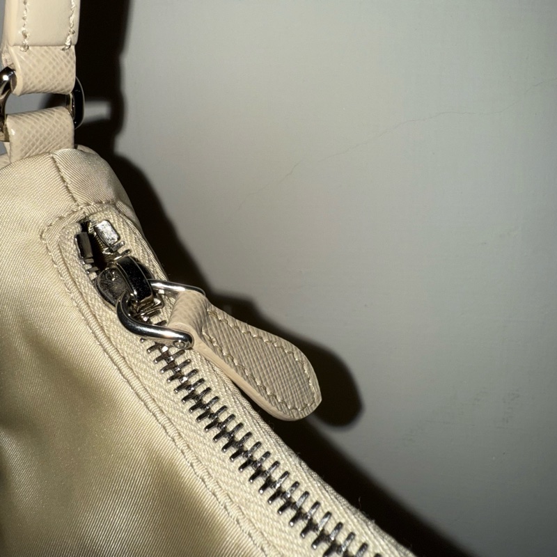 Prada Hobo尼龍腋下包-4