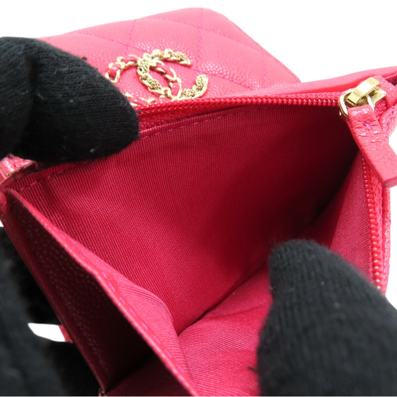 粉色 荔枝紋牛皮 雙C鍊帶 三折短夾-6