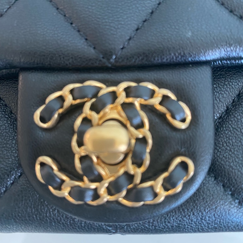 Chanel 黑金19口蓋包-18