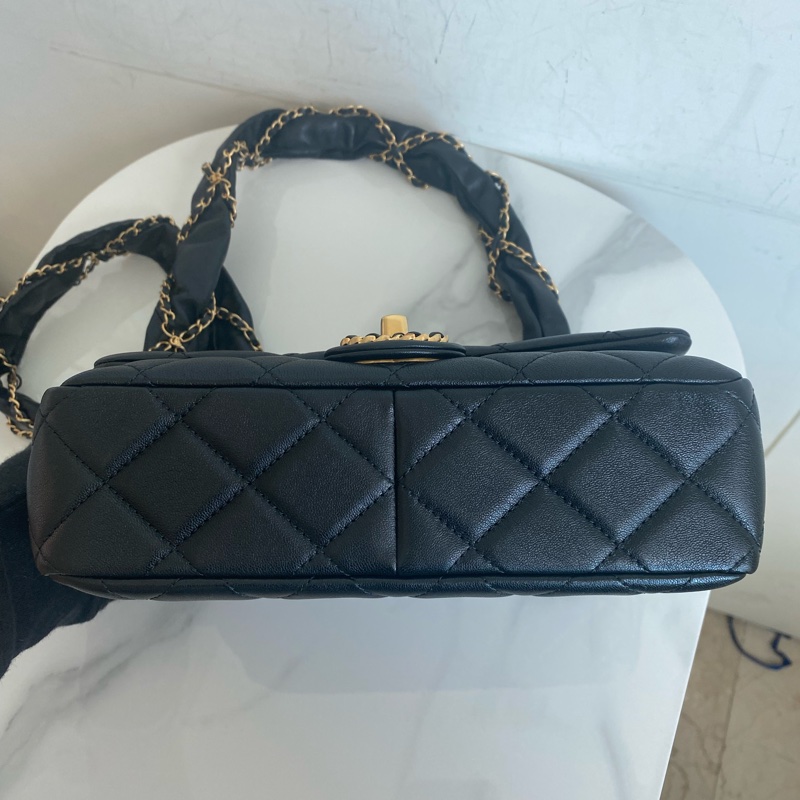 Chanel 黑金19口蓋包-11