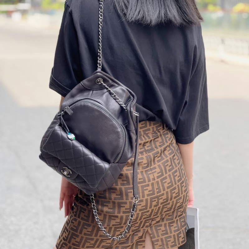 Chanel 黑銀雙肩包-10