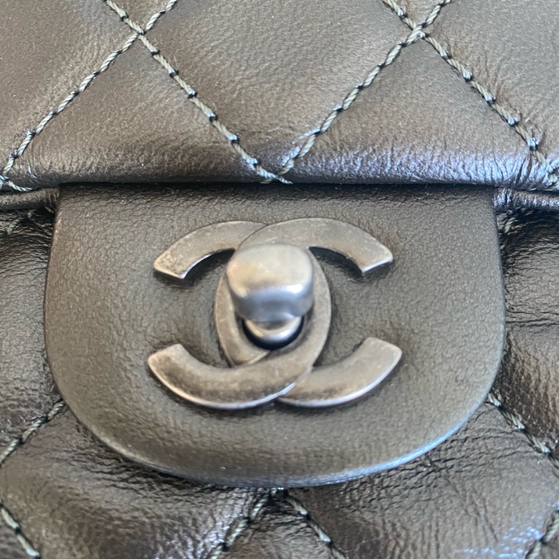 Chanel 黑銀雙肩包-18