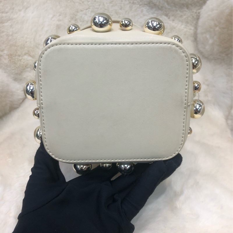 Fendi 米白色銀波波水桶袋 XB678-4