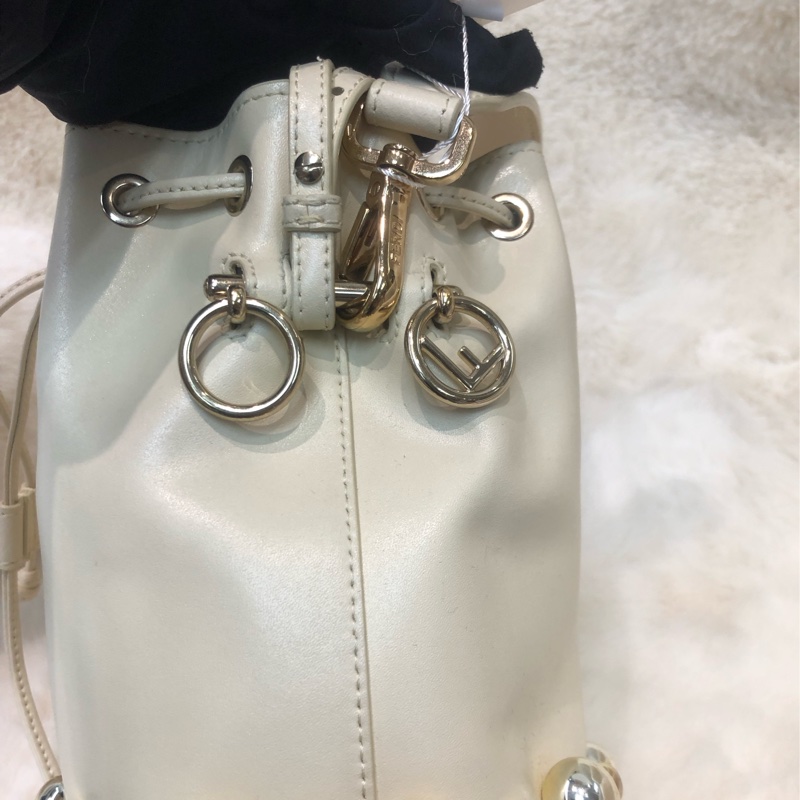 Fendi 米白色銀波波水桶袋 XB678-5