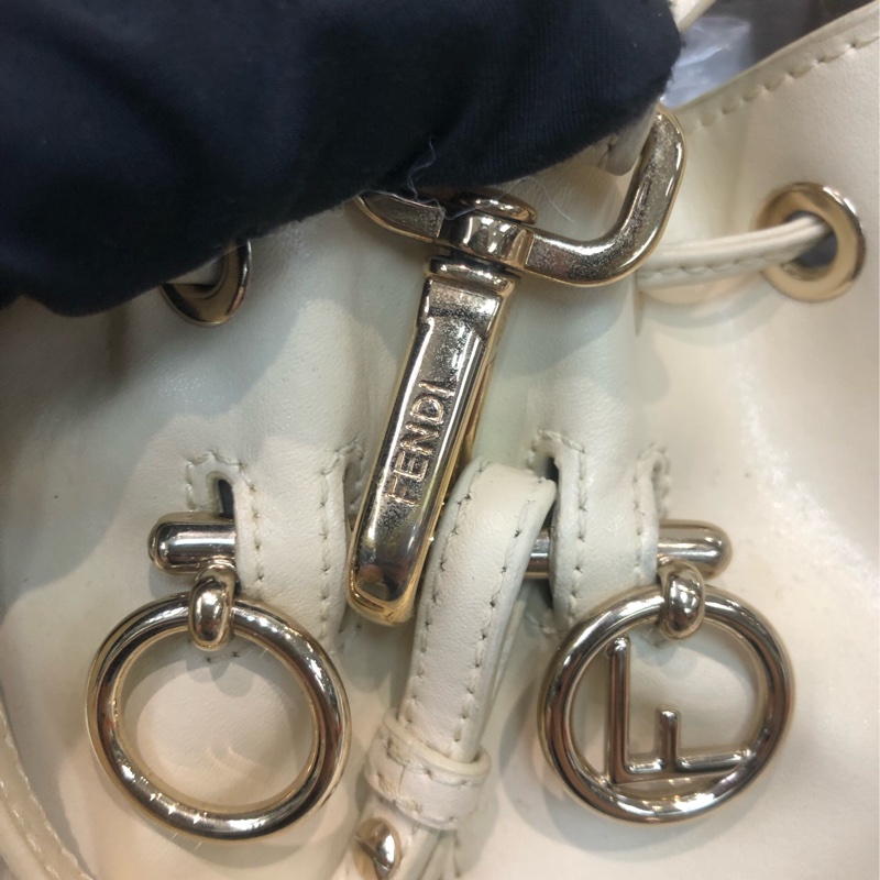 Fendi 米白色銀波波水桶袋 XB678-8