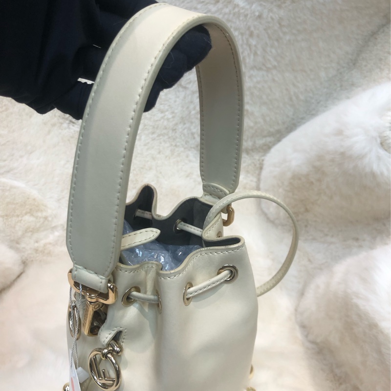 Fendi 米白色銀波波水桶袋 XB678-14
