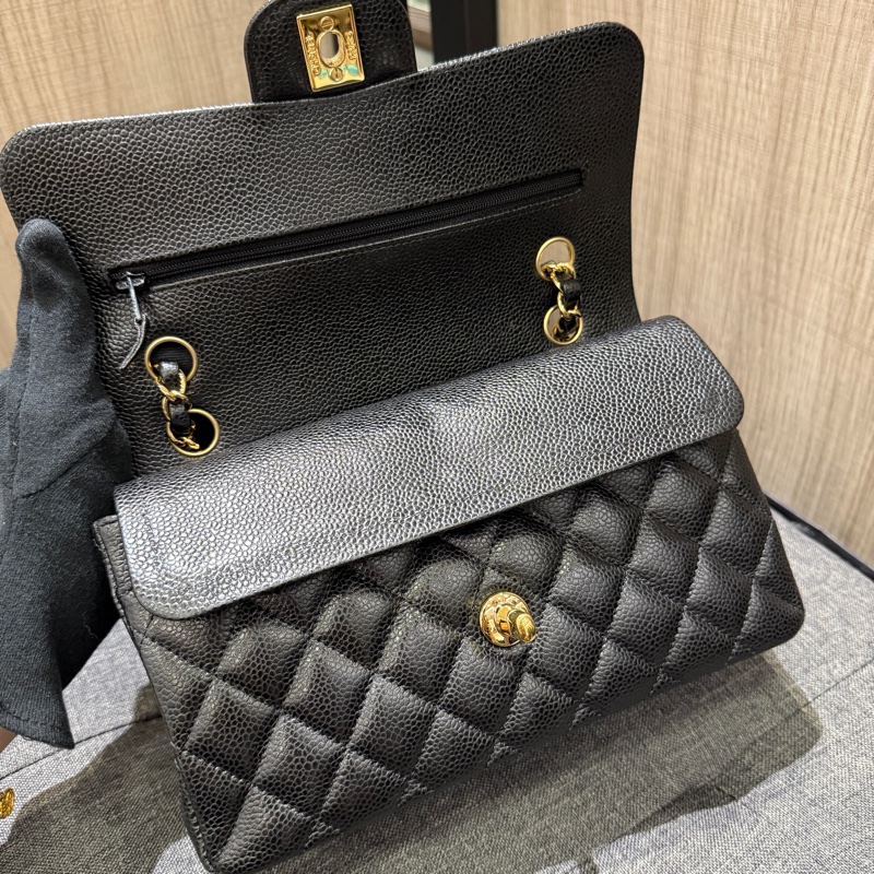 全配 CHANEL COCO 23 A01113 黑色荔枝牛皮金釦口蓋包 肩背包  CF23-9