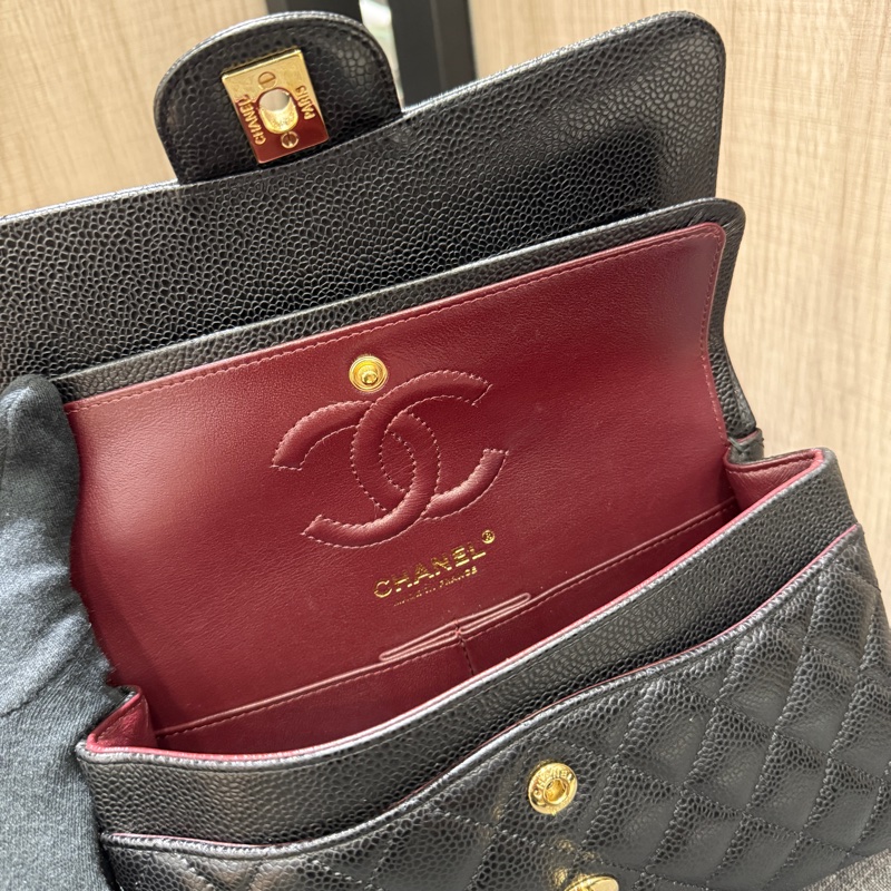 全配 CHANEL COCO 23 A01113 黑色荔枝牛皮金釦口蓋包 肩背包  CF23-10