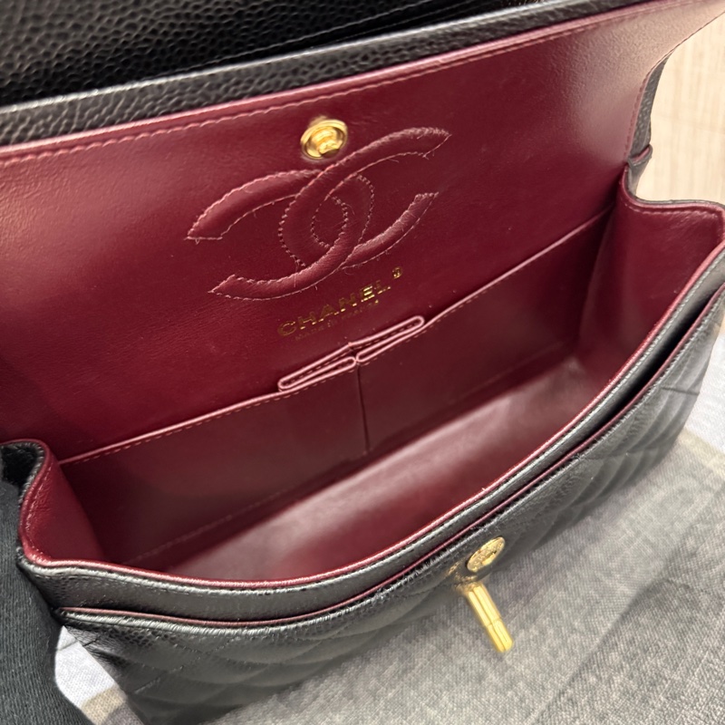 全配 CHANEL COCO 23 A01113 黑色荔枝牛皮金釦口蓋包 肩背包  CF23-11