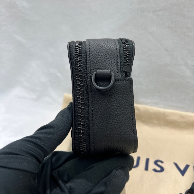 Louis Vuitton 黑色粒面小牛皮郵差包(I677)-2