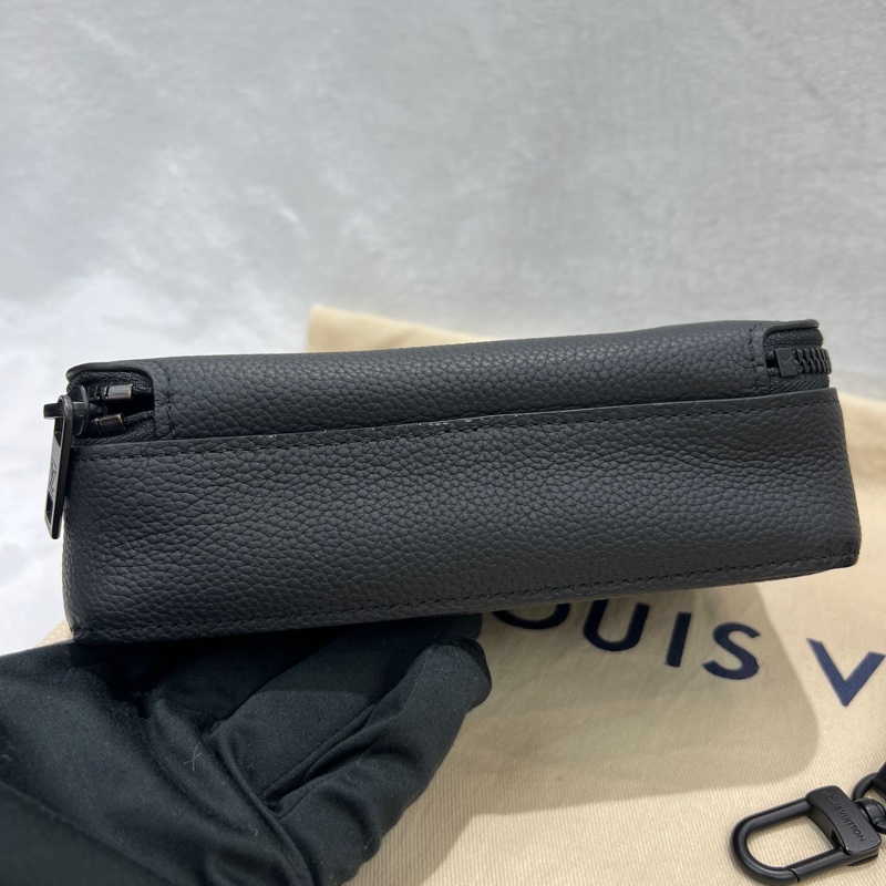Louis Vuitton 黑色粒面小牛皮郵差包(I677)-4