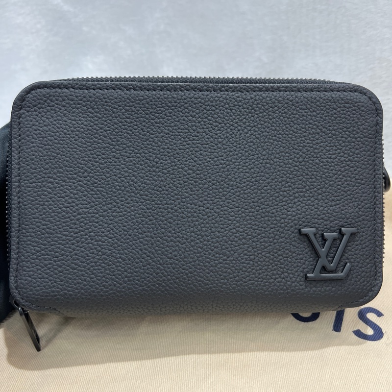 Louis Vuitton 黑色粒面小牛皮郵差包(I677)-5