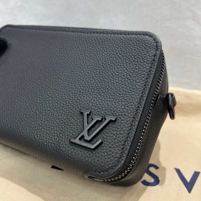 Louis Vuitton 黑色粒面小牛皮郵差包(I677)-7