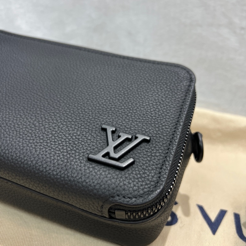 Louis Vuitton 黑色粒面小牛皮郵差包(I677)-8