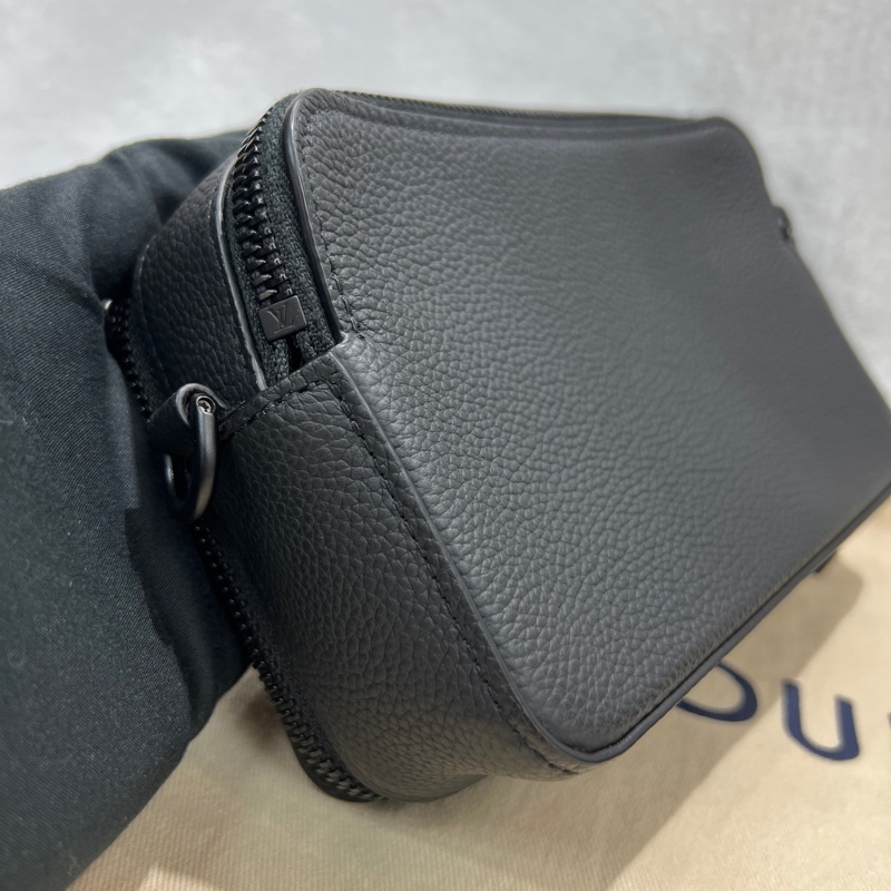 Louis Vuitton 黑色粒面小牛皮郵差包(I677)-10