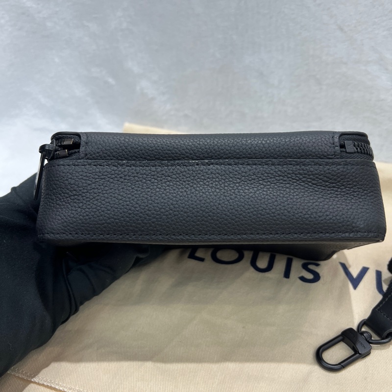 Louis Vuitton 黑色粒面小牛皮郵差包(I677)-14