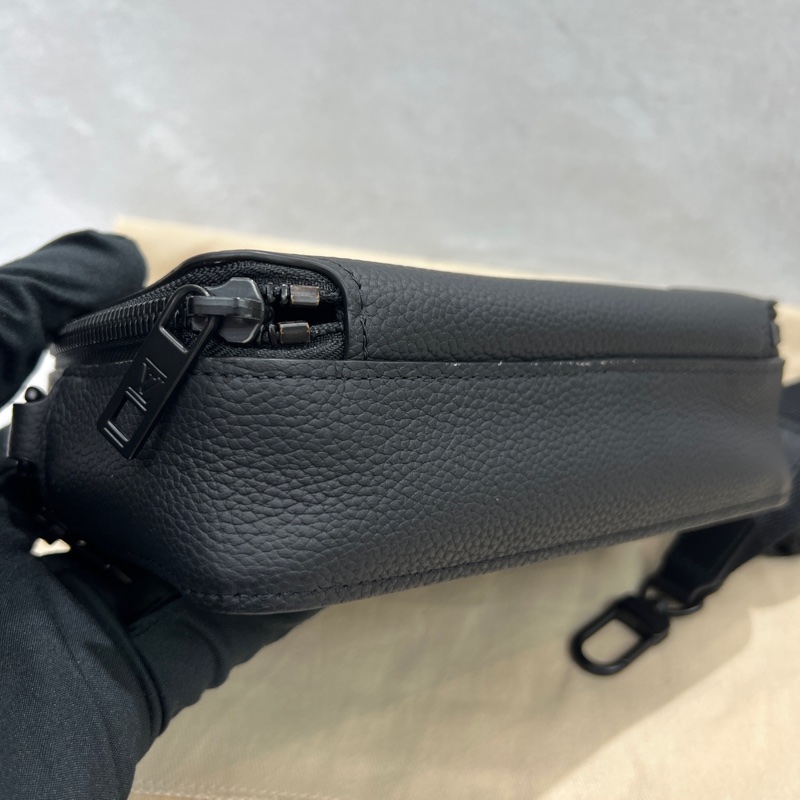 Louis Vuitton 黑色粒面小牛皮郵差包(I677)-15