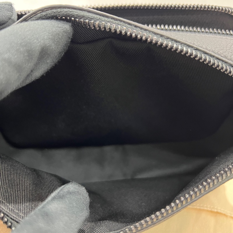 Louis Vuitton 黑色粒面小牛皮郵差包(I677)-22