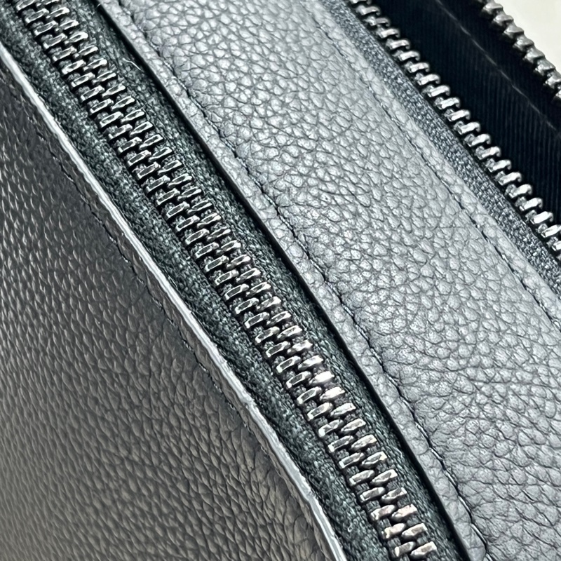 Louis Vuitton 黑色粒面小牛皮郵差包(I677)-27