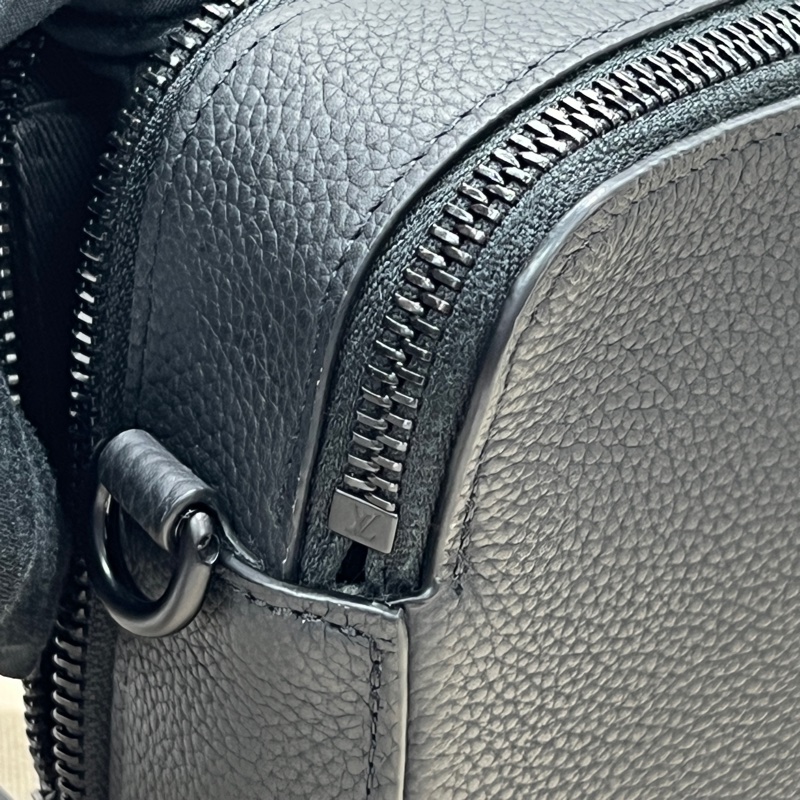 Louis Vuitton 黑色粒面小牛皮郵差包(I677)-30