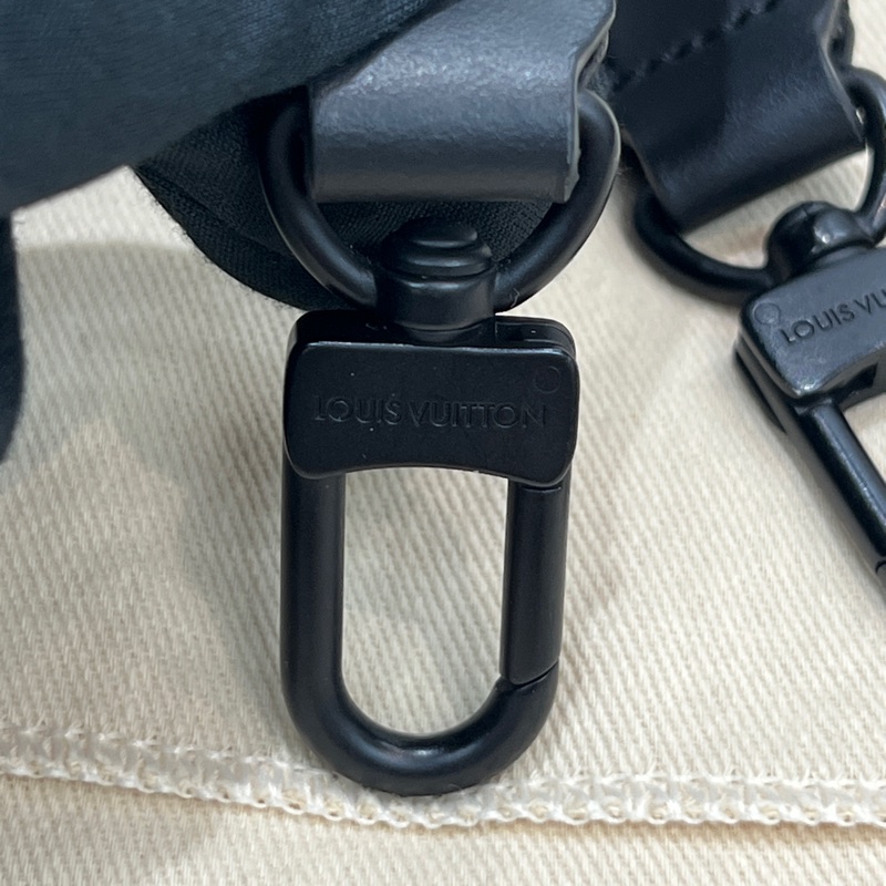 Louis Vuitton 黑色粒面小牛皮郵差包(I677)-35
