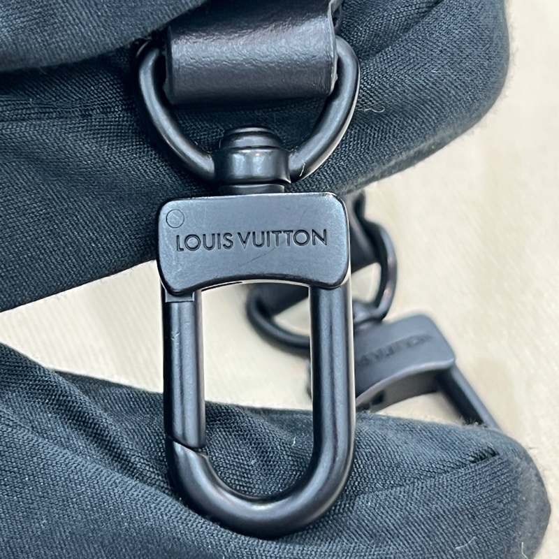Louis Vuitton 黑色粒面小牛皮郵差包(I677)-36