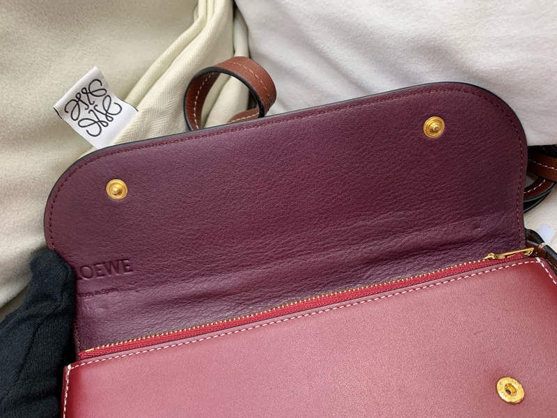 LOEWE 桃紅拼深紅斜孭包  XB680-9
