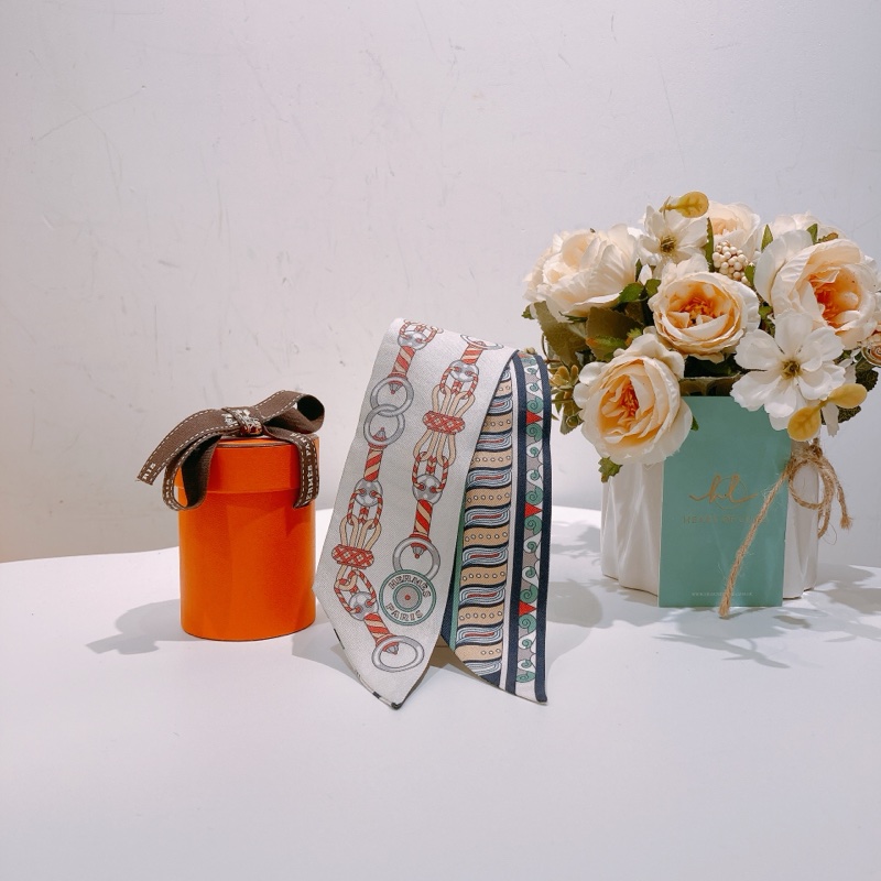 TW4420  Hermes 愛馬仕絲巾Harnais En Rosace Twilly Multicolour-0