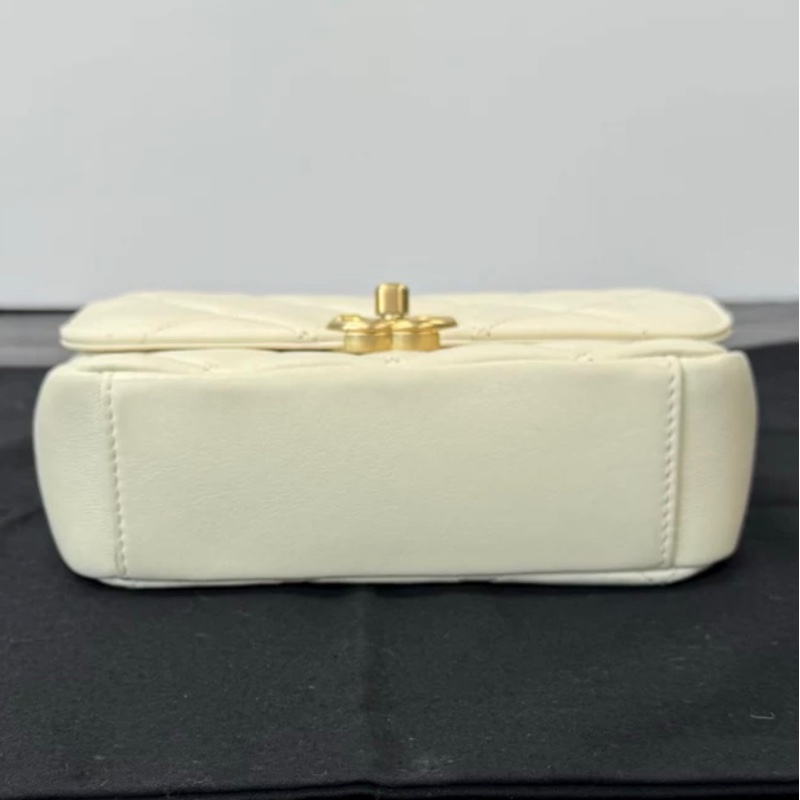 Chanel/香奈兒 白金金幣雕花鏈條方 胖子斜挎包 17*15-4