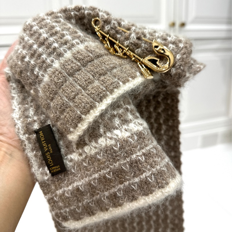 LV 路易威登 卡其 羊毛 別針 吊飾 圍巾-9