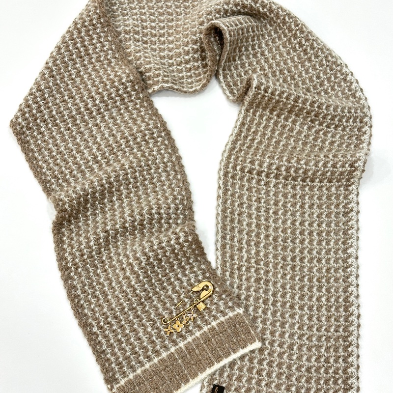 LV 路易威登 卡其 羊毛 別針 吊飾 圍巾-10