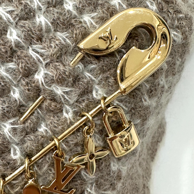 LV 路易威登 卡其 羊毛 別針 吊飾 圍巾-11